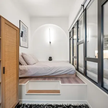 Beautiful Apartment, Old アパート