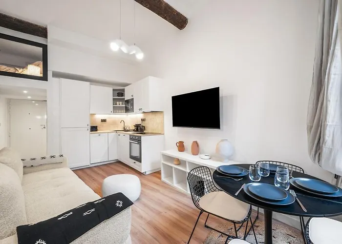 Beautiful Apartment, Old * 니스