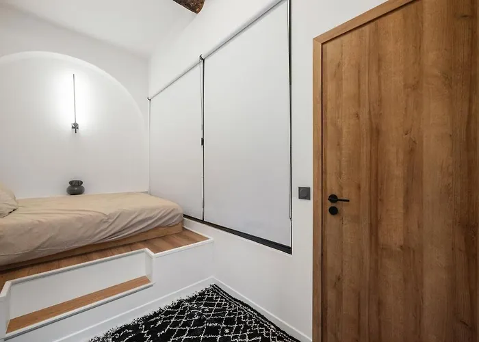 아파트 Beautiful Apartment, Old *